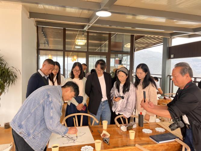 文艺创作服务 连接美术教师与企业发展的桥梁