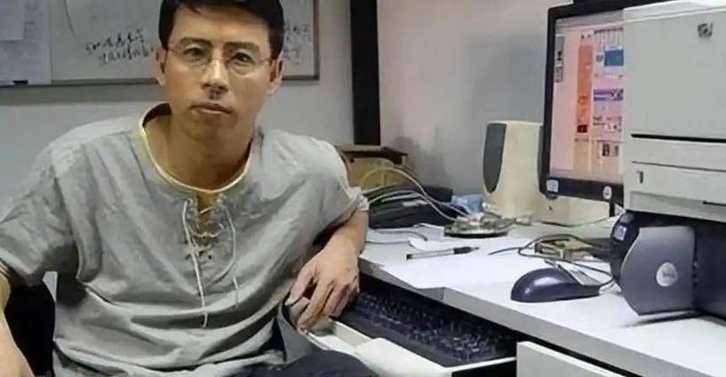 南宁棉纺织印染总厂工会任职政工干部,日常主要负责统筹厂区文艺活动